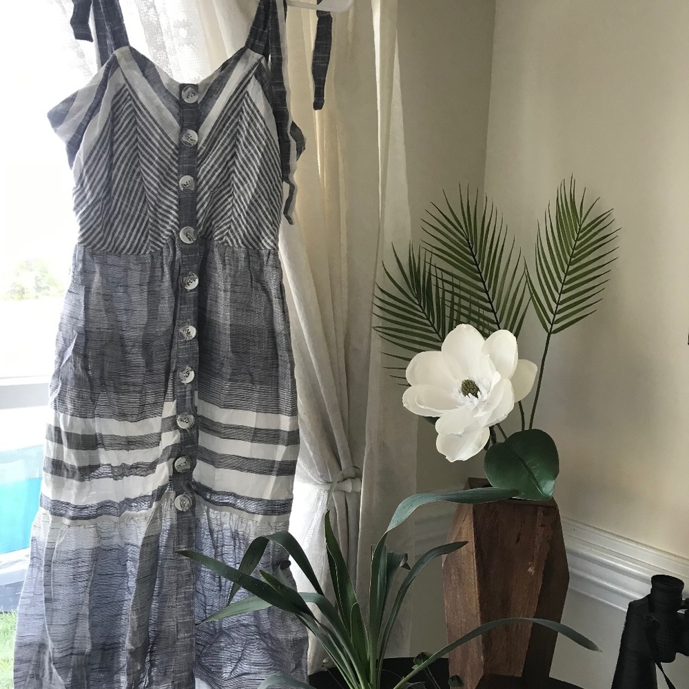 NWOT Boot Barn Nostalgia M tie shoulder sun dress